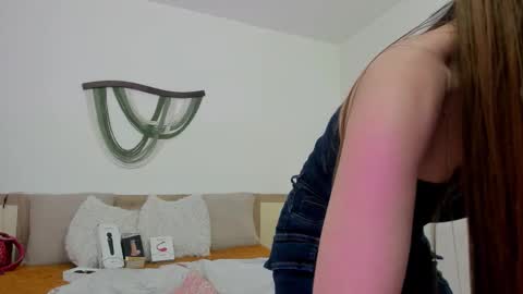 Snapshot of carolina_hernandez22 chatting on 11-26-25, 12:28 Carolina online show from 11-26-25, 12:28