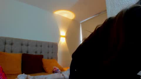 Snapshot of carolina_hernandez22 chatting on 12-02-25, 12:21 Carolina online show from 12-02-25, 12:21