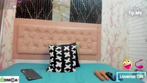 caroline daring online show from 12-19-25, 04:25