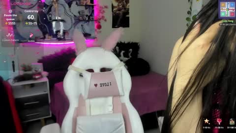 Snapshot of caroline_lenox chatting on 12-15-24, 07:02 Caroline Lenox online show from 12-15-24, 07:02