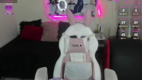 Snapshot of caroline_lenox chatting on 01-09-25, 05:34 Caroline Lenox online show from 01-09-25, 05:34