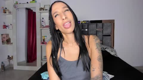 Snapshot of caroline_m8 chatting on 01-03-25, 03:38 CAROLINE online show from 01-03-25, 03:38