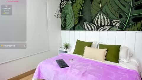 Snapshot of carolinelaurent chatting on 02-10-26, 04:33 online show from 02-10-26, 04:33