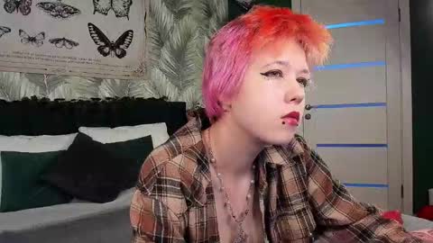 Snapshot of carolinerichter chatting on 12-05-25, 01:14 CarolineRichter online show from 12-05-25, 01:14