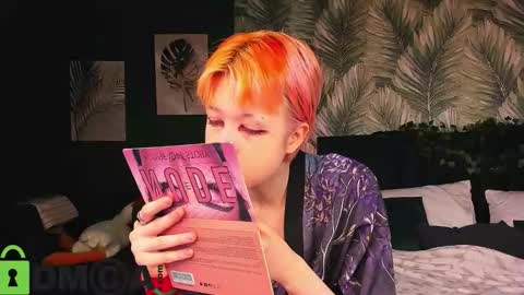 Snapshot of carolinerichter chatting on 12-14-25, 02:06 CarolineRichter online show from 12-14-25, 02:06