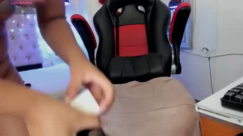 Caroline Scoth online show from 12-21-24, 08:54