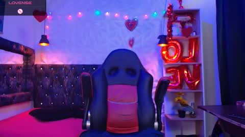 Caroline Scoth online show from 03-12-25, 06:55