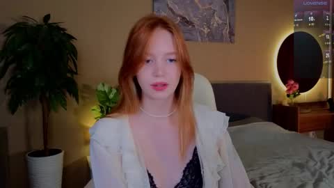 Snapshot of carolinnk chatting on 09-18-25, 02:08 Caro online show from 09-18-25, 02:08