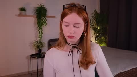 Snapshot of carolinnk chatting on 10-19-25, 05:02 Caro online show from 10-19-25, 05:02