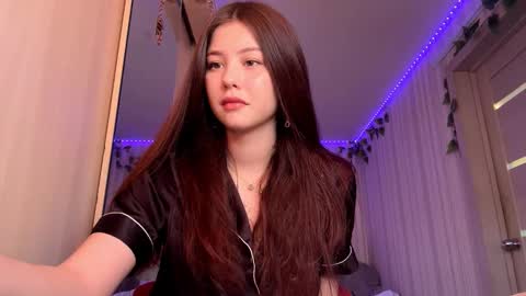 Snapshot of carolynexford chatting on 12-17-25, 06:08 Emma online show from 12-17-25, 06:08