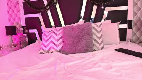 Snapshot of caroo_gomeez chatting on 12-18-24, 04:17 Caro Gmez online show from 12-18-24, 04:17