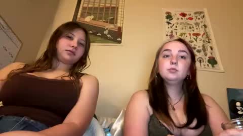 Snapshot of carpetmunchers chatting on 09-26-25, 12:47 carpetmunchers online show from 09-26-25, 12:47