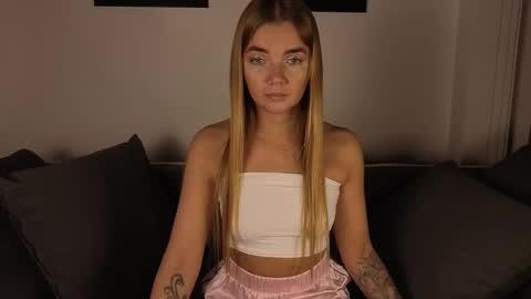 carriebradshawww online show from 10-23-25, 03:33