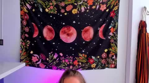 Nia  online show from 01-15-25, 10:24