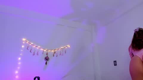 Nia  online show from 01-21-25, 01:08