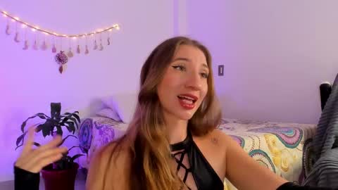 Nia  online show from 01-25-25, 05:40