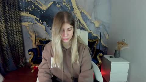 Snapshot of cassandragood chatting on 03-12-25, 07:13 Lena online show from 03-12-25, 07:13