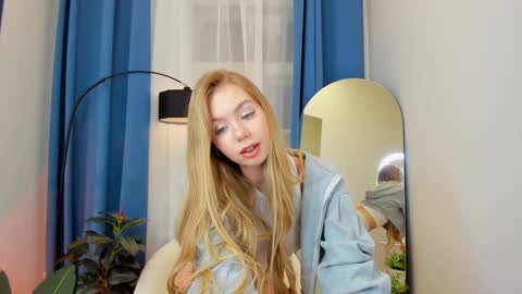 Hello my name is Cassie and my friend Nilo is also here online show from 12-21-24, 06:30