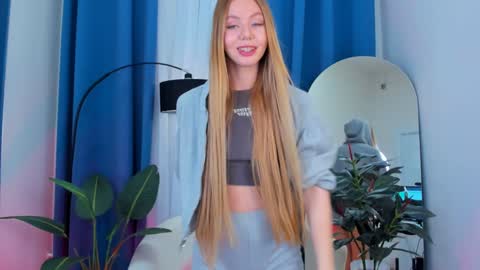 Hello my name is Cassie and my friend Nilo is also here online show from 12-28-24, 10:03