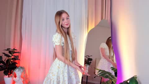 Hello my name is Cassie and my friend Nilo is also here online show from 02-07-25, 09:37