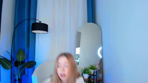 Hello my name is Cassie and my friend Nilo is also here online show from 02-21-25, 06:29