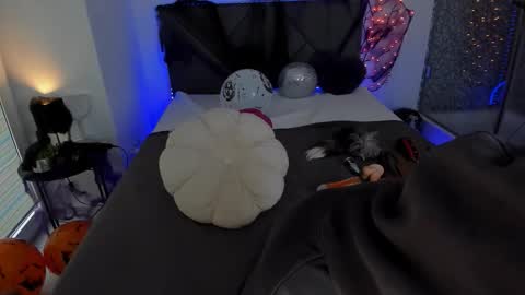 Cassie online show from 10-27-25, 06:28