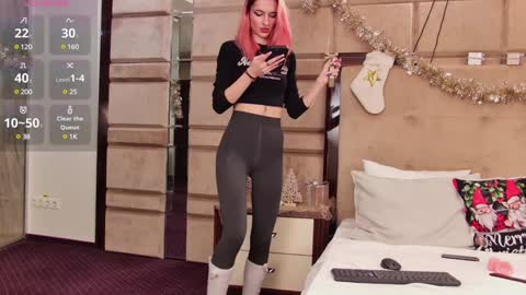 Cassie online show from 12-20-24, 07:39