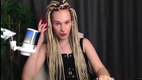 Snapshot of cassiemich chatting on 11-26-25, 06:53 Cassie online show from 11-26-25, 06:53