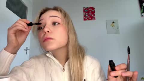 Snapshot of cassijent chatting on 02-17-26, 09:06 Olivia online show from 02-17-26, 09:06