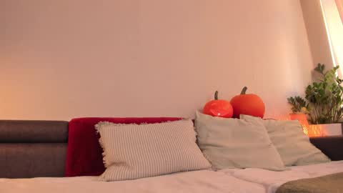 Snapshot of cassisland chatting on 10-29-25, 01:13 cassandra online show from 10-29-25, 01:13