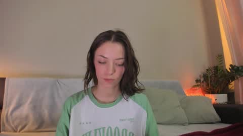 Snapshot of cassisland chatting on 12-22-25, 04:48 cassandra online show from 12-22-25, 04:48