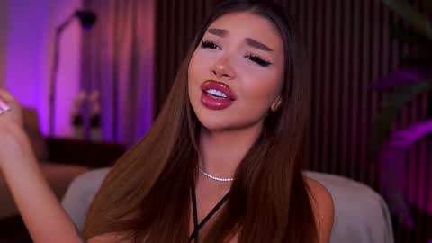 Snapshot of cassyelips chatting on 10-18-25, 08:20 Cassye online show from 10-18-25, 08:20