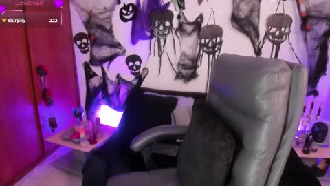 Cata green model independient online show from 10-21-25, 07:47