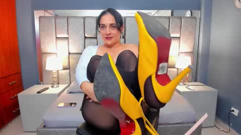 Snapshot of cata_joness chatting on 09-09-25, 04:45 Cata Joness My schedule 2200 - 0500 GMT -5 online show from 09-09-25, 04:45