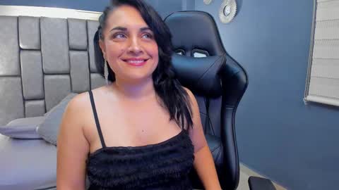 Snapshot of cata_joness chatting on 09-11-25, 04:34 Cata Joness My schedule 2200 - 0500 GMT -5 online show from 09-11-25, 04:34