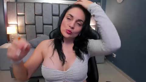 Snapshot of cata_joness chatting on 09-18-25, 04:14 Cata Joness My schedule 2200 - 0500 GMT -5 online show from 09-18-25, 04:14