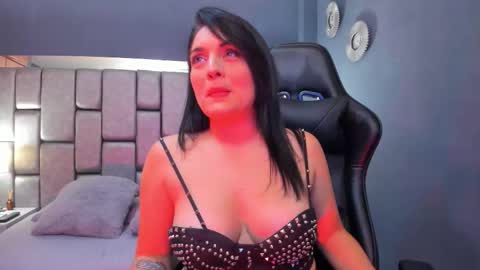 Snapshot of cata_joness chatting on 09-23-25, 03:53 Cata Joness My schedule 2200 - 0500 GMT -5 online show from 09-23-25, 03:53