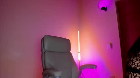 Snapshot of cata_n_cami chatting on 03-01-25, 04:04 cata_n_cami online show from 03-01-25, 04:04