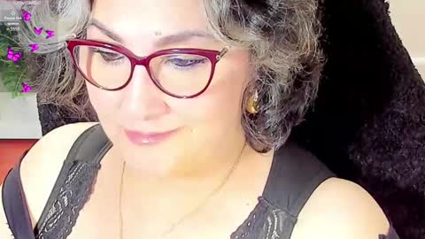 Snapshot of cataleya_mom_ chatting on 11-16-25, 02:17 cataleya online show from 11-16-25, 02:17