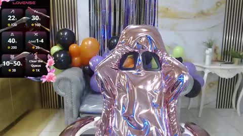 Catalina  online show from 10-30-25, 01:23