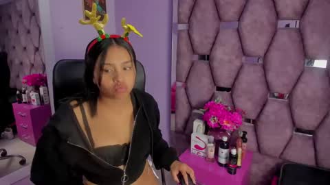 Snapshot of catalinanaugthy chatting on 12-17-24, 07:18 CATA. online show from 12-17-24, 07:18