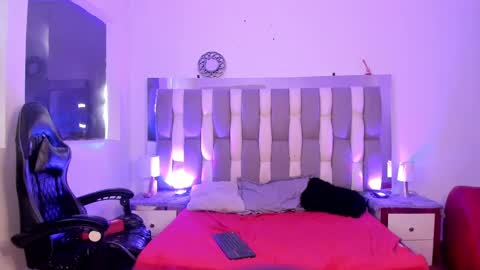 Snapshot of catarsiss_moon chatting on 12-06-24, 03:00 Cat online show from 12-06-24, 03:00