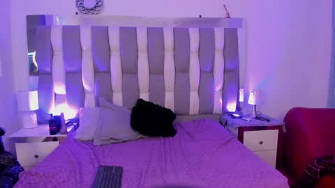 Snapshot of catarsiss_moon chatting on 12-07-24, 05:09 Cat online show from 12-07-24, 05:09