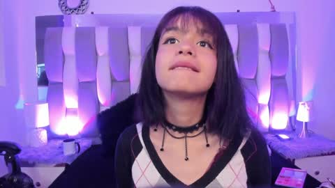 Snapshot of catarsiss_moon chatting on 12-12-24, 12:33 Cat online show from 12-12-24, 12:33