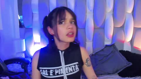 Snapshot of catarsiss_moon chatting on 12-15-24, 09:20 Cat online show from 12-15-24, 09:20