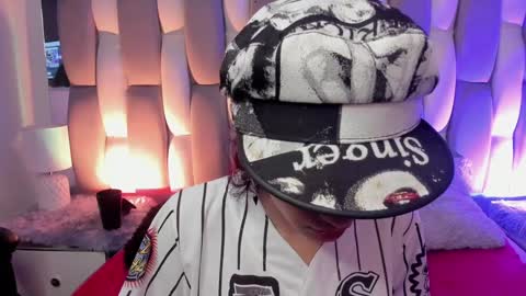 Snapshot of catarsiss_moon chatting on 12-19-24, 06:01 Cat online show from 12-19-24, 06:01