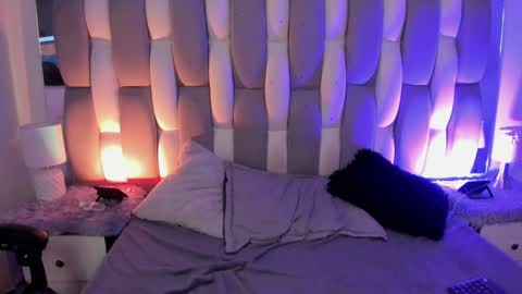 Snapshot of catarsiss_moon chatting on 12-20-24, 04:04 Cat online show from 12-20-24, 04:04