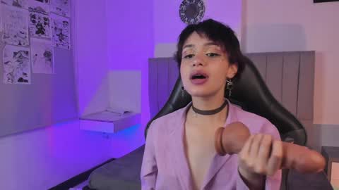 Snapshot of catarsiss_moon chatting on 01-22-25, 12:27 Cat online show from 01-22-25, 12:27