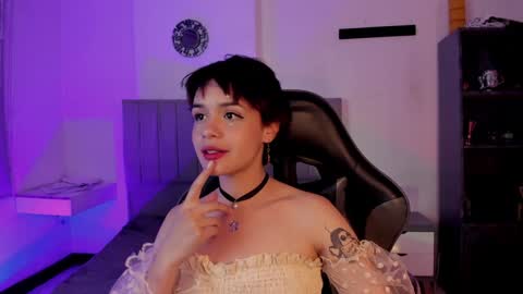 Snapshot of catarsiss_moon chatting on 01-24-25, 12:09 Cat online show from 01-24-25, 12:09