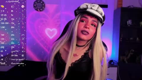 Snapshot of catarsiss_moon chatting on 02-14-25, 08:37 Cat online show from 02-14-25, 08:37